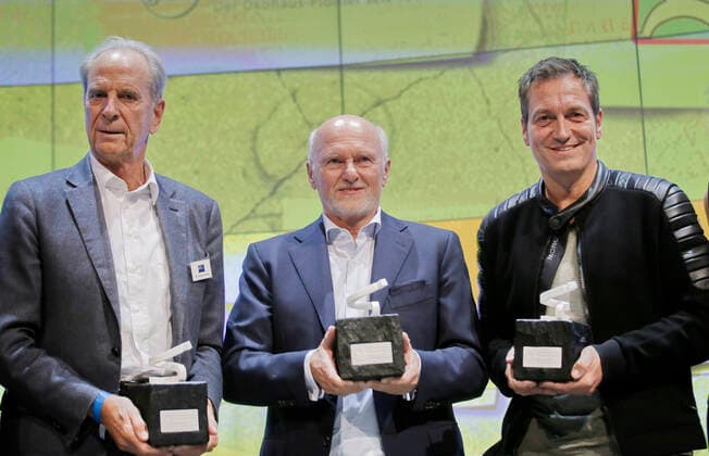 (Querdenker-Ehrenpreisträger) Dr. Jürgen Heraeus Dirk Roßmann Dieter Nuhr Querdenker Award Verleihung am 25. November 2014 in der BMW Welt in München *** Lateral thinker Laureates of honour Dr Jürgen Heraeus Dirk Rossmann Dieter Nuhr Lateral thinker Award award Ceremony on 25 November 2014 in the BMW World in Munich Copyright: x