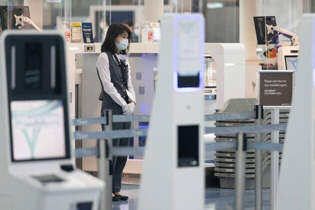 February 17, 2022, Tokyo, Japan: Delta Airlines employee is waiting at the check-in counter inside International Terminal at Haneda Airport for passengers..Japan™s Prime Minister Fumio Kishida announced at his press.Conference on February 17th 2022 that Japan will ease entry.Restrictions for foreign students and business travelers as well as.shorten the quarantine period for all arrivals to three days. Tokyo Japan - ZUMAs197 20220217_zaa_s197_087 Copyright: xStanislavxKogikux