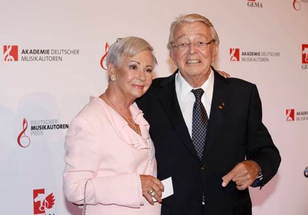 Dieter Thomas Heck mit Ehefrau Ragnhild Möller Deutscher Musikautorenpreis 2015 am 21. Mai 2015 im Hotel RITZ CARLTON in Berlin *** Dieter Thomas Heck with Wife Ragnhild Möller German Music Author Prize 2015 on 21 May 2015 at Hotel Ritz Carlton in Berlin Copyright: x