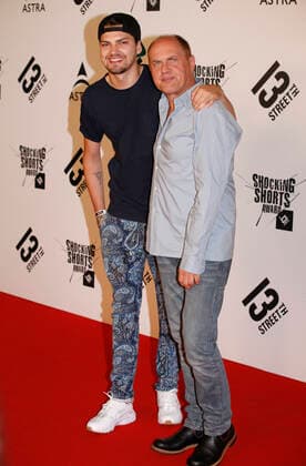 Jimi Blue Ochsenknecht mit Vater Uwe Ochsenknecht Verleihung des Shocking Shorts Award von 13th Street am 30. Juni 2015 in der Karlstr. in München *** Jimi Blue Ochsenknecht with Father Uwe Ochsenknecht award Ceremony of Shocking Shorts Award from 13th Street on 30 June 2015 in the Karlstr in Munich Copyright: x