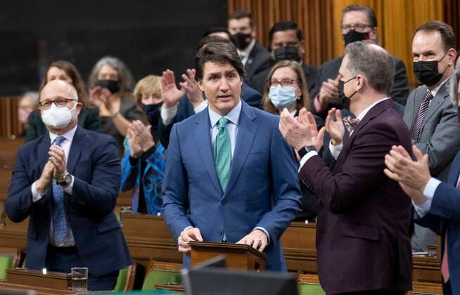 News Bilder des Tages February 17, 2022, Ottawa, ON, Canada: Prime Minister Justin Trudeau is applauded as he rises to speak about the implementation of the Emergencies Act, Thursday, February 17, 2022 in Ottawa. Ottawa Canada  - ZUMAc35_ 20220217_zaf_c35_006 Copyright: xAdrianxWyldx