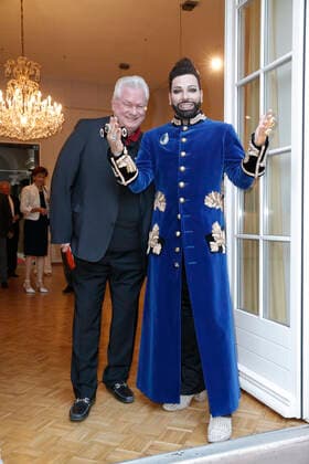 Harald Glööckler mit Dieter Schroth Premiere der Nibelungen-Festspiele Worms am 31. Juli 2015 am Kaiserdom in Worms *** Harald Glööckler with Dieter Schroth Premiere the Nibelungen Festival Worms on 31 July 2015 on Kaiserdom in Worms Copyright: x