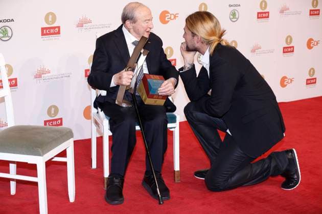 Menahem Pressler (Preisträger Lebenswerk) mit David Garrett 22. Verleihung des ECHO Klassik am 18. Oktober 2015 im Konzerthaus Berlin am Gendarmenmarkt *** Menahem Pressler Award Winner Lifetime achievement with David Garrett 22 award Ceremony of Echo Classics on 18 October 2015 at Konzerthaus Berlin on Gendarmenmarkt Copyright: xVISTAPRESSx xG.xChlebarov