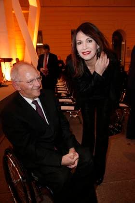 Wolfgang Schäuble mit Iris Berben Geburtstags- Festkonzert zum 90. Geburtstag von W. Michael Blumenthal (Gründungsdirektor des Jüdischen Museums) am 7. Januar 2016 im Glashaus des Jüdischen Museum in Berlin *** Wolfgang Schäuble with Iris Berben Birthday gala concert to 90 Birthday from w Michael Blumenthal Founding director of Jewish Museum on 7 January 2016 at Glasshouse of Jewish Museum in Berlin Copyright: xVISTAPRESSx xxG.xChlebarov
