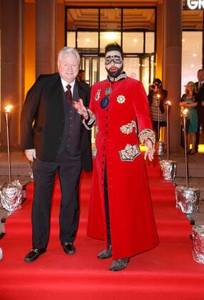 Harald Glööckler mit Dieter Schroth Exklusive Ritterschlag-Zeremonie HARALD GLÖÖCKLERS beim Frankenthaler Carnevals Verein 1820 e.V. Ritter von der Hobelbank - Die Galanacht des Frankenthaler Carneval Verein am 16. Januar 2016 im CongressForum Frankenthal bei Mannheim *** Harald Glööckler with Dieter Schroth exclusive Knighthood Ceremony Harald Glööcklers at Frankenthaler Carnivals Association 1820 e V Ritter from the Hobelbank the Gala night of Frankenthaler Carnival Association on 16 January 2016 at CongressForum Frankenthal at Mannheim Copyright: x