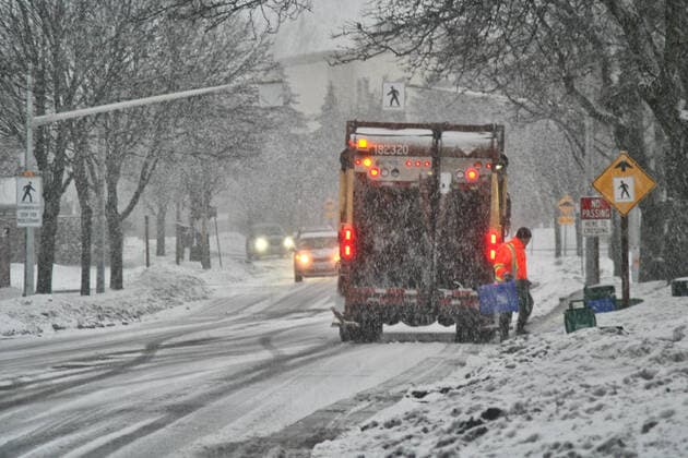 Winter Storm Hits Toronto Vehicles navigate slippery roads during heavy snowfall as a Winter storm hit Toronto, Ontario, Canada, on February 17, 2022. The storm started with freeing rain and ice pellets and then transitioned to heavy snowfall with total amounts of 15 to 20 cm of snow expected across the Greater Toronto Area this evening through Friday morning. Toronto Canada  Copyright: xCreativexTouchxImagingxLtdx originalFilename: friedman-winterst220217_npxQ0.jpg