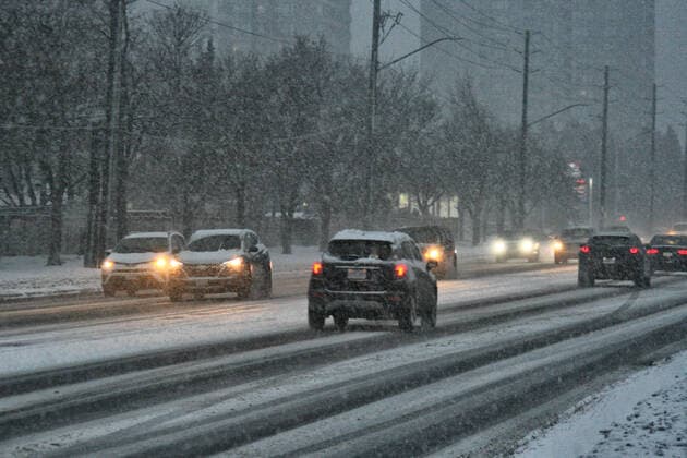 Winter Storm Hits Toronto Vehicles navigate slippery roads during heavy snowfall as a Winter storm hit Toronto, Ontario, Canada, on February 17, 2022. The storm started with freeing rain and ice pellets and then transitioned to heavy snowfall with total amounts of 15 to 20 cm of snow expected across the Greater Toronto Area this evening through Friday morning. Toronto Canada  Copyright: xCreativexTouchxImagingxLtdx originalFilename: friedman-winterst220217_npVWc.jpg