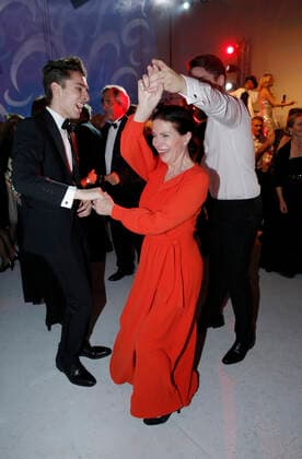 Gudrun Landgrebe mit David und Ben Brauner beim tanzen Gala 70 Jahre CCC am 23. September 2016 in den CCC Filmstudios in Berlin-Spandau *** Gudrun Landgrebe with David and Ben Brauner at Dancing Gala 70 Years CCC on 23 September 2016 in the CCC Film Studios in Berlin Spandau Copyright: x