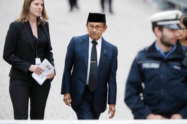 Prof. Dr. Bacharuddin Jusuf Habibie Trauerfeierlichkeiten fuÌˆr Bundeskanzler a. D. Dr. Helmut_Kohl am 1. Juli 2017 vor dem Dom zu Speyer *** Prof Dr Bacharuddin Jusuf Habibie Funeral Ceremonies fuÌˆr Federal Chancellor a D Dr Helmut Kohl on 1 July 2017 before the Dom to Speyer Copyright: x
