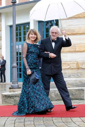 Günther Maria Halmer mit Ehefrau Claudia Eröffnung der Richard-Wagner-Festspiele 2017 mit der Premiere Die Meistersinger von Nürnberg am 25. Juli 2017 im Festspielhaus in Bayreuth *** Günther Maria Halmer with Wife Claudia Opening the Richard Wagner Festival 2017 with the Premiere the Meistersinger from Nuremberg on 25 July 2017 at Festspielhaus in Bayreuth Copyright: x