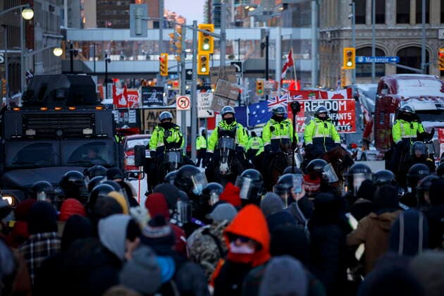 February 18, 2022, OTTAWA, ON, CANADA: Police officers push back protestors during a protest against COVID-19 measures that has grown into a broader anti-government protest continues to occupy downtown Ottawa on Friday, Feb. 18, 2022. OTTAWA CANADA  - ZUMAc35_ 20220218_zaf_c35_236 Copyright: xColexBurstonx