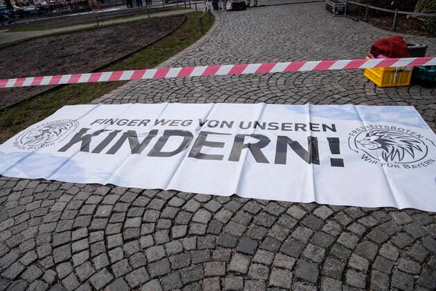 Muenchen, Haidhausen, Impfschaeden offenlegen, Demo am Weissenburger Platz, Kinder nicht Impfen lassen, Freiheitsboten wir fuer Bayern