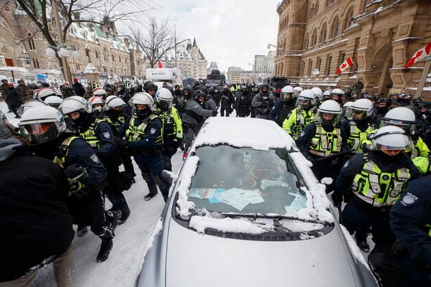February 19, 2022, Ottawa, ON, Canada: Police move in to clear downtown Ottawa near Parliament hill of protesters after weeks of demonstrations on Saturday, Feb. 19, 2022. Police arrested scores of demonstrators and towed away vehicles Friday in Canada s besieged capital, and a stream of trucks started leaving under the pressure, raising authorities hopes for an end to the three-week protest against the country s COVID-19 restrictions. Ottawa Canada  - ZUMAc35_ 20220219_zaf_c35_048 Copyright: xColexBurstonx