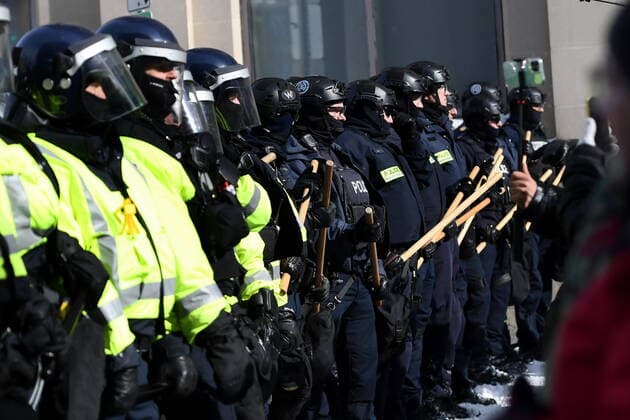 February 19, 2022, Ottawa, ON, CANADA: Police, armed with a variety of batons and armoured with riot helmets, hold a line as they take action to put an end to a protest, which started in opposition to mandatory COVID-19 vaccine mandates and grew into a broader anti-government demonstration and occupation, in Ottawa, Saturday, Feb. 19, 2022. Ottawa CANADA - ZUMAc35_ 20220219_zaf_c35_101 Copyright: xJustinxTangx