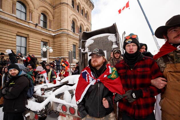 February 19, 2022, OTTAWA, ON, CANADA: Protestors link arms in line to try and prevent being pushed back by police as authorities work to end a protest against COVID-19 measures that had grown into a broader anti-government demonstration and occupation lasting for weeks, in Ottawa, Saturday, Feb. 19, 2022. OTTAWA CANADA  - ZUMAc35_ 20220219_zaf_c35_121 Copyright: xColexBurstonx