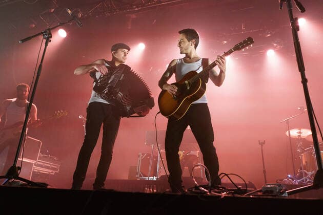 Entertainment Bilder des Tages February 19, 2022, Madrid, Spain: Joselito Maravillas and singer David Ruiz of the group La M.O.D.A perform during the concert at the Sala La Riviera in Madrid. Madrid Spain - ZUMAs197 20220219_zaa_s197_168 Copyright: xAtilanoxGarciax