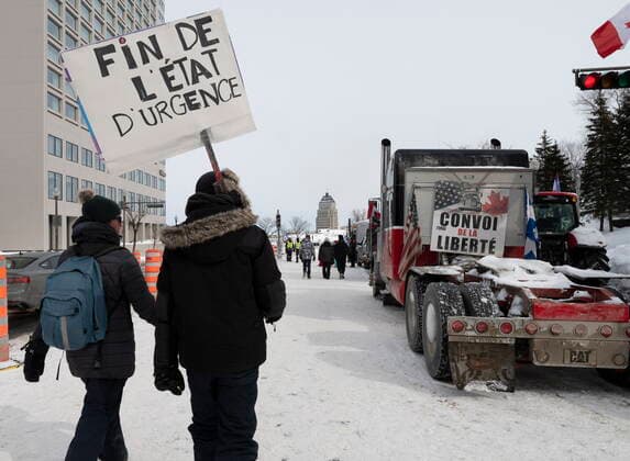 February 20, 2022, QUEBEC, PQ, Canada: A couple walk the street as hundreds of people demonstrate against COVID-19 measures Sunday, February 20, 2022 in front of the legislature in Quebec City. QUEBEC Canada  - ZUMAc35_ 20220220_zaf_c35_074 Copyright: xJacquesxBoissinotx