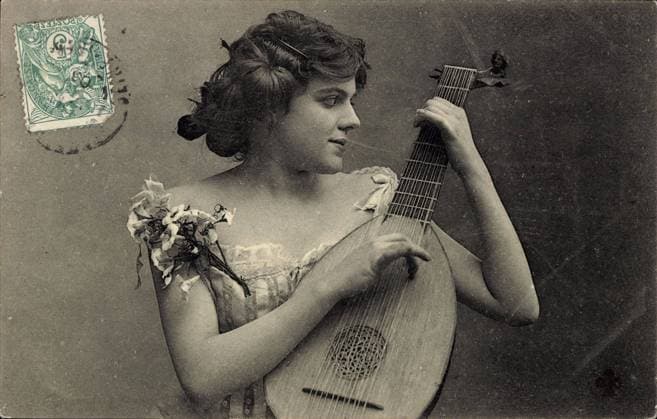 Ansicht einer Frau spielend auf einer Laute, Blumen, Locken *** View of woman playing on a lute, flowers, curls