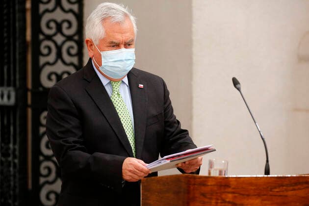 Santiago, February 21, 2022 Minister of Health Enrique Paris holds press conference after covid assessment Jonnathan Oyarzun Aton Chile, Santiago Chile Aton 584527  Copyright: JONNATHANxOYARZUN ATONxCHILE