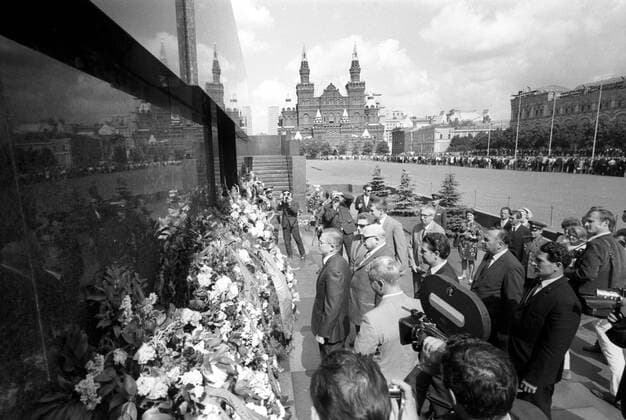 Astronaut Frank Borman visits Moscow 780601 04.07.1969 American astronaut Frank Frederick Borman (front) at Lenin s Mausoleum, Red Square. Yuriy Somov Sputnik Moscow Russia  Copyright: xYuriyxSomovx