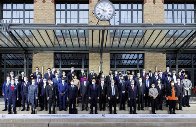 Bilder des Jahres 2022, News 02 Februar News Themen der Woche KW08 News Bilder des Tages Familienfoto im Rahmen des Treffens der Aussenministerinnen und Aussenminister des Forums fuer die Kooperation im Indo-Pazifik. Paris, 22.02.2022. Paris France *** Family photo during the meeting of Foreign Ministers of the Forum for Indo-Pacific Cooperation Paris, 22 02 2022 Paris France Copyright: xJaninexSchmitz photothek.dex