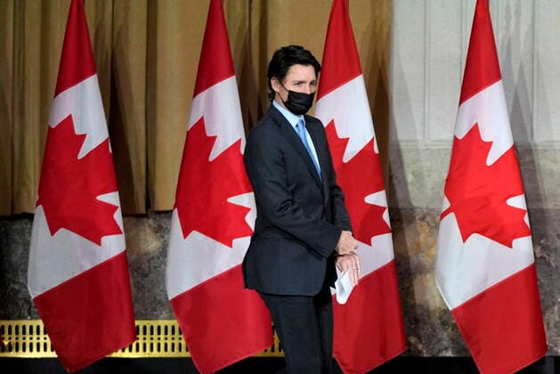 Kanada, PK mit Justin Trudeau in Ottawa zum zum Ukraine-Konflikt February 22, 2022, Ottawa, ON, CAN: Prime Minister Justin Trudeau arrives for a media availability on the situation in Ukraine, in Ottawa, on Tuesday, Feb. 22, 2022. Ottawa CAN  - ZUMAc35_ 20220222_zaf_c35_117 Copyright: xJustinxTangx