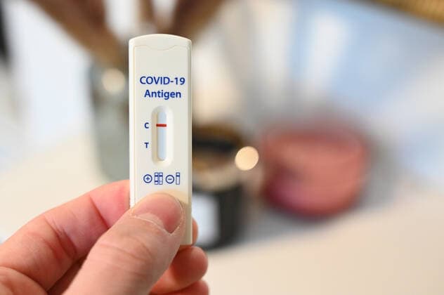 Stock- und Symbolbilder I 22.02.2022 Thema: Coronatest, Corona-Test, Corona Test, Antigen-Test. Hamburg Neugraben Hamburg Deutschland Copyright: xLobeca FelixxSchlikisx