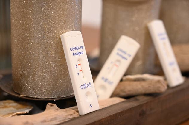 Stock- und Symbolbilder I 22.02.2022 Thema: Coronatest, Corona-Test, Corona Test, Antigen-Test. Hamburg Neugraben Hamburg Deutschland Copyright: xLobeca FelixxSchlikisx