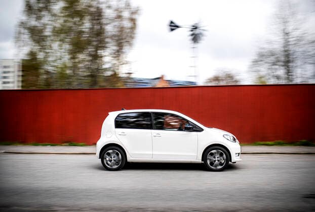 A car driving on a road, Skoda Citigo-e IV SÖDERTÄLJE SWEDEN x10050x *** A car driving on a road, Skoda Citigo e IV SÖDERTÄLJE SWEDEN x10050x,  Copyright: xPontusxLundahl TTx SKODA CITIGO-E