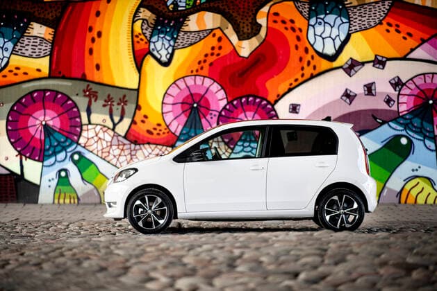 A parked car, graffiti wall, Skoda Citigo-e IV, SÖDERTÄLJE SWEDEN x10050x *** A parked car, graffiti wall, Skoda Citigo e IV, SÖDERTÄLJE SWEDEN x10050x,  Copyright: xPontusxLundahl TTx SKODA CITIGO-E