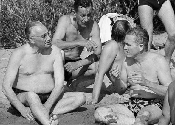 SEDOV BORMAN 33898 08.07.1969 Soviet academician Leonid Sedov (left) and American astronaut Frank Borman (right) at the Ob Sea. Yuriy Somov Sputnik Novosibirsk Russia  Copyright: xYuriyxSomovx