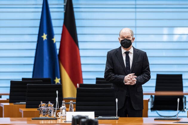 News Bilder des Tages Olaf Scholz (SPD), Bundeskanzler, aufgenommen im Rahmen der Sitzung des Sicherheitskabinetts im Bundeskanzleramt in Berlin, 24.02.2022. Das Sicherheitskabinett tagt aufgrund des Einmarsches russischer Soldaten in die Ukraine. Berlin Deutschland *** Olaf Scholz SPD , German Chancellor, taken during the meeting of the security cabinet at the Federal Chancellery in Berlin, 24 02 2022 The security cabinet meets due to the invasion of Russian soldiers in Ukraine Berlin Germany Copyright: xFlorianxGaertner photothek.dex