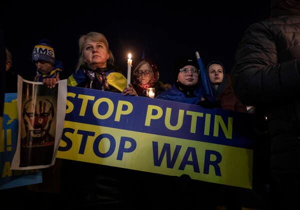 February 24, 2022, EDMONTON, AB, CANADA: People take part in a rally in support of the Ukraine after Russia invaded the Ukraine, in Edmonton on Thursday February 24, 2022. EDMONTON CANADA  - ZUMAc35_ 20220224_zaf_c35_104 Copyright: xJasonxFransonx