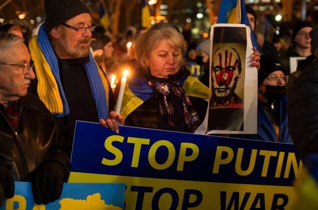 February 24, 2022, EDMONTON, AB, CANADA: People take part in a rally in support of the Ukraine after Russia invaded the Ukraine, in Edmonton on Thursday February 24, 2022. EDMONTON CANADA  - ZUMAc35_ 20220224_zaf_c35_107 Copyright: xJasonxFransonx