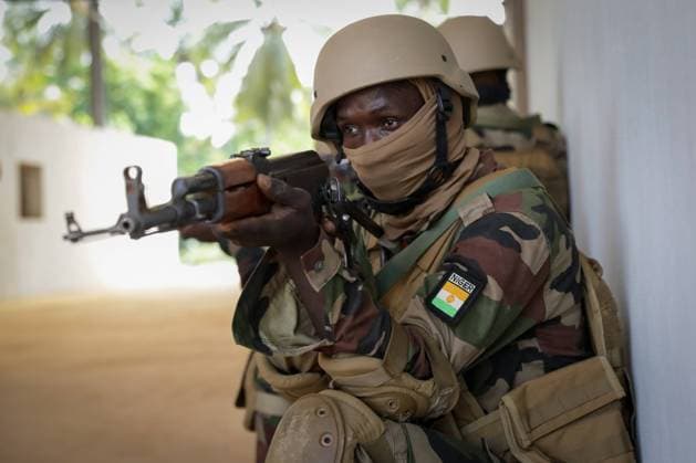 February 19, 2022, Abidjan, Ivory Coast: Nigerian Special Force commandos during close quarter battle training alongside French and British Special Forces during exercise Flintlock 2022 February 19, 2022 near Abidjan, Ivory Coast. Abidjan Ivory Coast - ZUMAp138 20220219_zaa_p138_007 Copyright: xSgt.xKaciexBenak U.S.xArmyx
