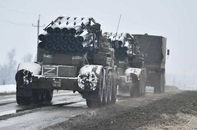 News Bilder des Tages Russia Ukraine Military Operation 8126813 26.02.2022 BM-27 Uragan (9P140) self-propelled multiple rocket launcher systems move along a road near the border with Ukraine in the Belgorod region, Russia. Mikhail Voskresenskiy Sputnik Belgorod region Russia  Copyright: xMikhailxVoskresenskiyx