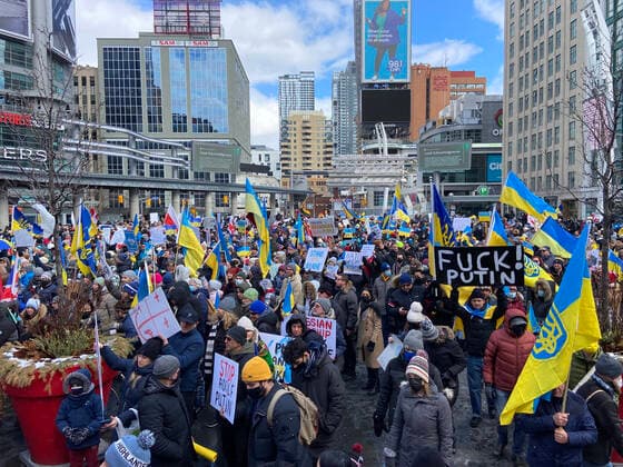 Thousands Take To The Streets In Solidarity With Ukrine Thousands of people marched in downtown Toronto against Russian invasion of Ukrine on Sunday February 27, 2022. People carrying Ukraine flags and anti-Vladimir Putin signs gathered at Yonge and Dundas Square, and marched towards Nathan Phillips Square in solidarity with the people of Ukraine. Toronto Canada  Copyright: xSayedxNajafizadax originalFilename: najafizada-notitle220227_npxUG.jpg