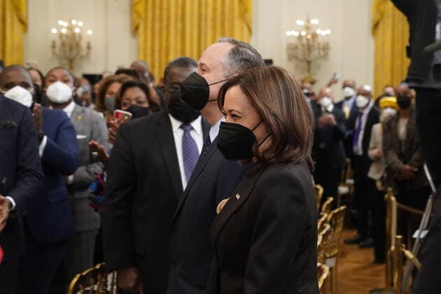 February 28, 2022, Washington, District of Columbia, USA: United States Vice President Kamala Harris and Doug Emhoff arrive for a celebration in observance of Black History Month in the East Room of the White House in Washington, DC on Monday, February 28, 2022. Black federal, state and local government officials as well as Civil Rights leaders are in attendance Washington USA - ZUMAs152 20220228_zaa_s152_047 Copyright: xChrisxKleponisx-xPoolxviaxCNPx