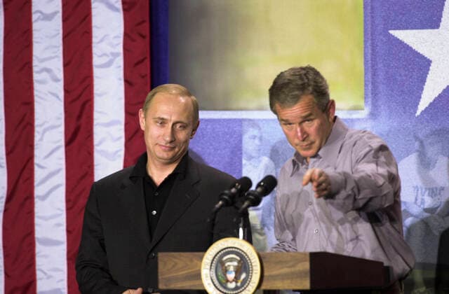 November 15, 2001: U.S. President GEORGE W. BUSH along with Russian President VLADIMIR PUTIN talk to invited guests about their two-day summit at Bush s Crawford, Texas ranch on November 15, 2001. The two leaders discussed nuclear arms proliferation and prospects for world peace following the 9 11 attacks a month earlier. - ZUMAd150 20011115_znp_d150_007 Copyright: xBobxDaemmrichx
