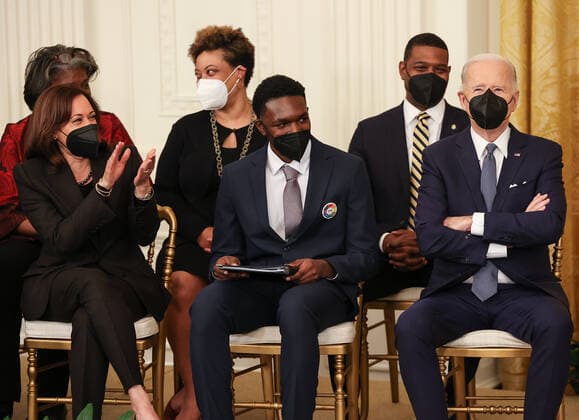News Bilder des Tages Vice President Kamala Harris, Cateo Hilton and President Joe Biden attend a celebration of Black History Month at the White House on Monday, February 28, 2022 in Washington DC.  JEM20220228019 JEMALxCOUNTESS