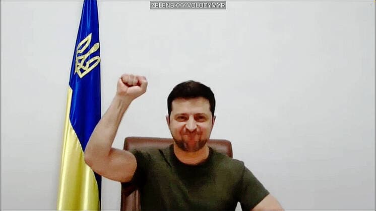 Bilder des Jahres 2022, News 03 März News Themen der Woche KW09 News Bilder des Tages Belgien, Bruessel, , 01.03.2022 Sondersitzung des Europäischen Parlaments Foto: Der ukrainische Praesident Wolodymyr Selenskyj spricht heute zu Beginn der Sondersitzung des Europäischen Parlaments per Videobotschaft aus Kiew. (Digitales Bildschirmfoto) Sondersitzung des Europäischen Parlaments *** Belgium, Brussels, , 01 03 2022 Special session of the European Parliament Photo Ukrainian President Volodymyr Selenskyj speaks today by video message from Kiev at the beginning of the special session of the European Parliament Digital screenshot Special session of the European Parliament