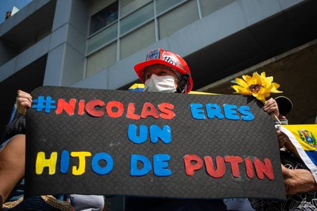 News Bilder des Tages Protest In Venezuela Protest against the Russian invasion in Ukraine in front of the European Union building in Caracas on March 3, 2022. Caracas Venezuela  Copyright: xJonathanxLanzax originalFilename: lezama-notitle220303_npSGU.jpg
