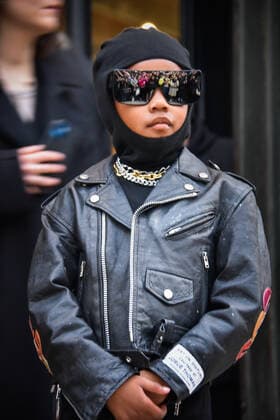 Paris Fashion Week, Teyana Taylor und Sohn Teyana Taylor et sa fille Junie (Iman Tayla Shumpert Jr) arrive au défilé de Rick Owens au Palais de Tokyo à l occasion de la fashion week femme automne-hiver 2022 2023. 277791 2022-03-02  Copyright: xBarbaraxNeymanx xStarfacex STAR_277791_005
