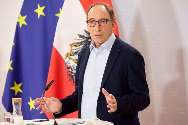 - Wien 04.03.2022 - Corona-Krise - Heute zu Mittag wurde im Sozialministerium während einer PK der neue Gesundheitsminister (Grüne) vorgestellt. Gestern gab der aktuelle Gesundheitsminister seinen sofortigen Rücktritt bekannt. PHOTO: Der neue Gesundheitsminister Johannes Rauch (Grüne), während der Pressekonferenz. Vienna (AUSTRIA) Corona crisis - At noon today, the new Minister of Health (Greens) was presented in the Ministry of Social Affairs during a PC. Yesterday the current health minister announced his immediate resignation. Präsentation des neuen Gesundheistministers