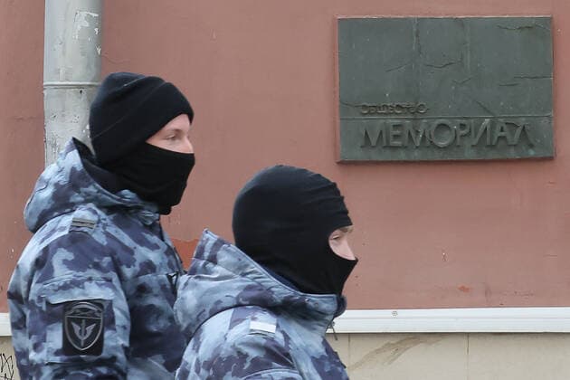 MOSCOW, RUSSIA - MARCH 4, 2022: OMON special policue unit officers stand outside the Moscow office of the Memorial human rights centre (declared a foreign agent in Russia). Memorial officials say their Moscow office is being searched. Earlier, Memorial was dissolved both by the Russian Supreme Court s decision for violating the law on foreign agents and by the Moscow City Court upon the request of the Russian Prosecutor General s Office. Mikhail Metzel TASS  TS1265CE