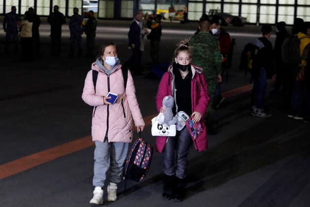 Mexican Refugees Fleeing The War In Ukraine Arrive In Mexico MEXICO CITY, MEXICO - MARCH 4, 2022: Mexican refugees and other countries who fled the war in Ukraine, arrived at the International Airport of Mexico City on the first humanitarian flight of the Mexican Air Force that left Romania. On March 4, 2022 in Mexico City, Mexico.(Photo by Luis Barron Eyepix Group). Copyright: xLuisxBarronx xEyepixxGroupx EYEPIX_LB_04032022_57381