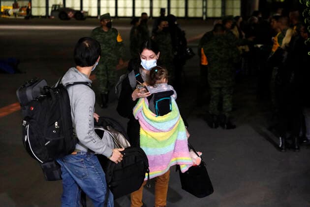 Mexican Refugees Fleeing The War In Ukraine Arrive In Mexico MEXICO CITY, MEXICO - MARCH 4, 2022: Mexican refugees and other countries who fled the war in Ukraine, arrived at the International Airport of Mexico City on the first humanitarian flight of the Mexican Air Force that left Romania. On March 4, 2022 in Mexico City, Mexico.(Photo by Luis Barron Eyepix Group). Copyright: xLuisxBarronx xEyepixxGroupx EYEPIX_LB_04032022_57382