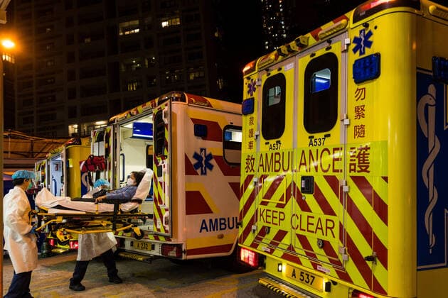 Hong Kong Hospitals Can t Keep Up With The Deaths Amid An Omicron Surge Paramedics in PPE unload a patient from an ambulance at United Christian Hospital in Kwun Tong, in Hong Kong, China, on March 04, 2022. Hong Kong China  Copyright: xMarcxFernandesx originalFilename: fernandes-omicrons220304_npqBX.jpg