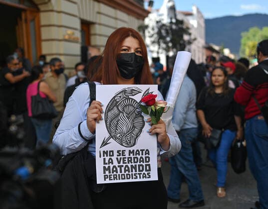 Murders On Journalists Continues In Mexico A journalist holds a placard with words The truth is not killed by killing journalists at the exit of a nationwide meeting of journalists against violence against journalists in Mexico, at the UNACH Law Faculty in San Cristobal de las Casas. Yesterday, Friday March 4, a Mexican crime reporter has been killed in the central Mexican state of Zacatecas, becoming the seventh killed in the country so far this year. On Saturday, March 5, 2022, in San Cristobal de las Casas, Chiapas, Mexico. San Cristobal de las Casas Mexico  Copyright: xArturxWidakx originalFilename: widak-murderso220305_npoQb.jpg