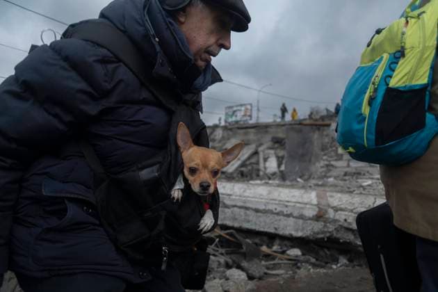 Russians Continue Assault On Outskirts Of Kyiv Ukrainian refugees fleeing Irpin, crossing a bombed bridge, on March 4, 2022. Russia continues assault on Ukraine s major cities, including the capital Kyiv, more than a week after launching a large-scale invasion of the country. Kyiv Ukraine  Copyright: xAndreaxFiligheddux originalFilename: filigheddu-notitle220304_np38K.jpg